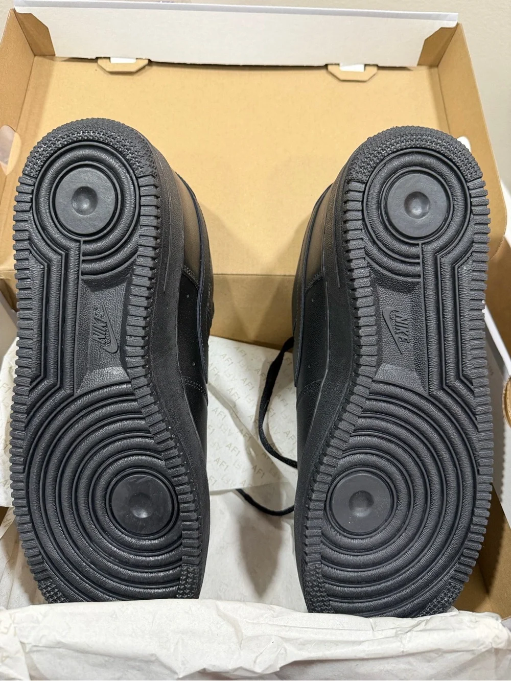 Nike Black Low-Top Sneakers — Men's Casual Trainers